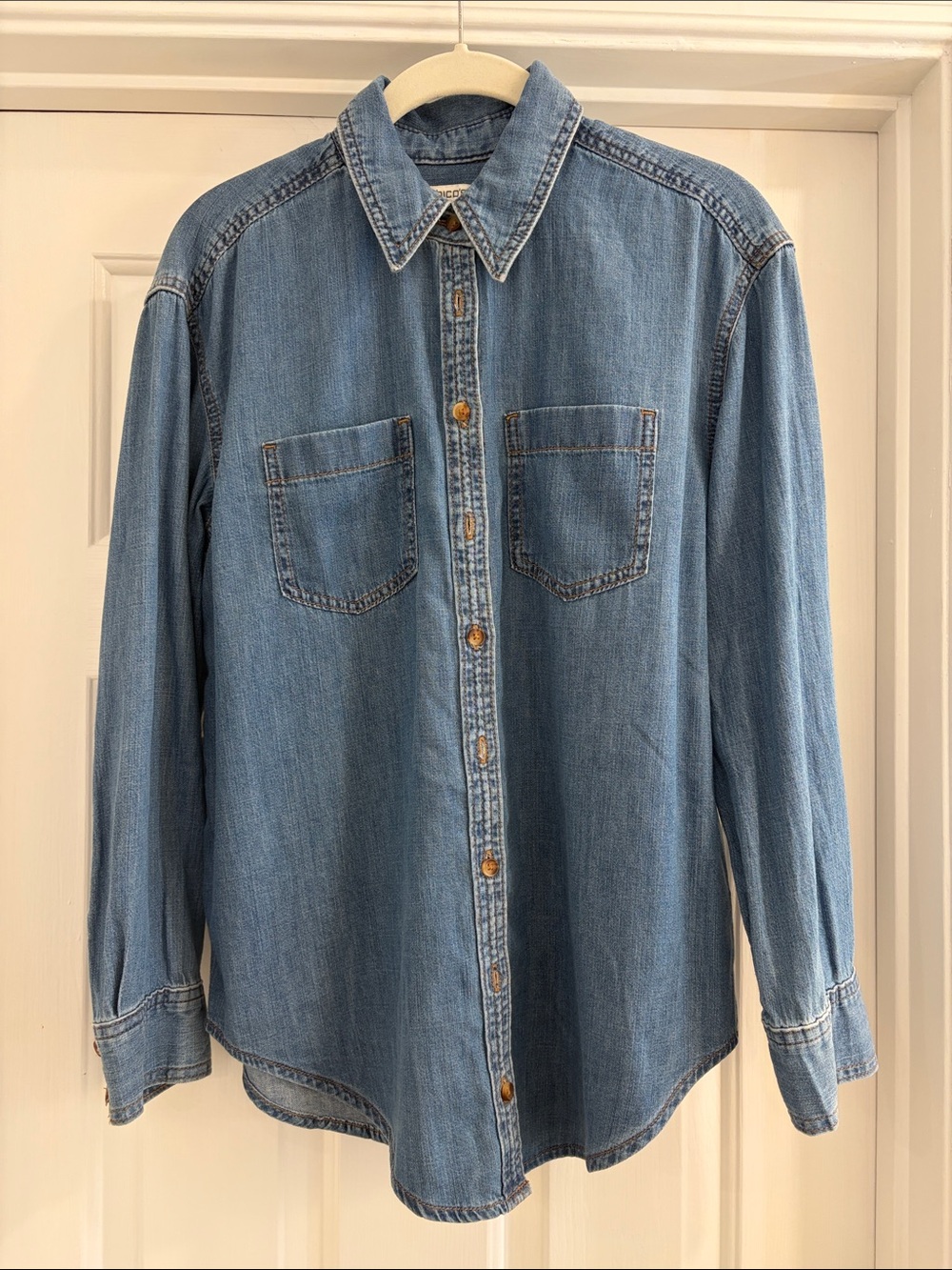 Chico’s Chambray/Denim Button-down Shirt - Size 0 (Women’s 4)